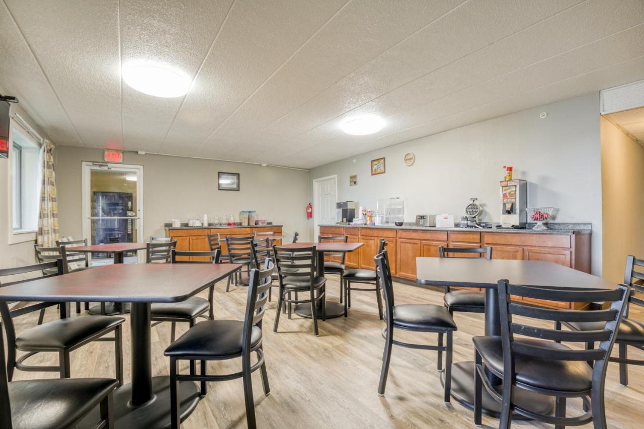 Fairbridge Inn Express Monroe City Exterior photo