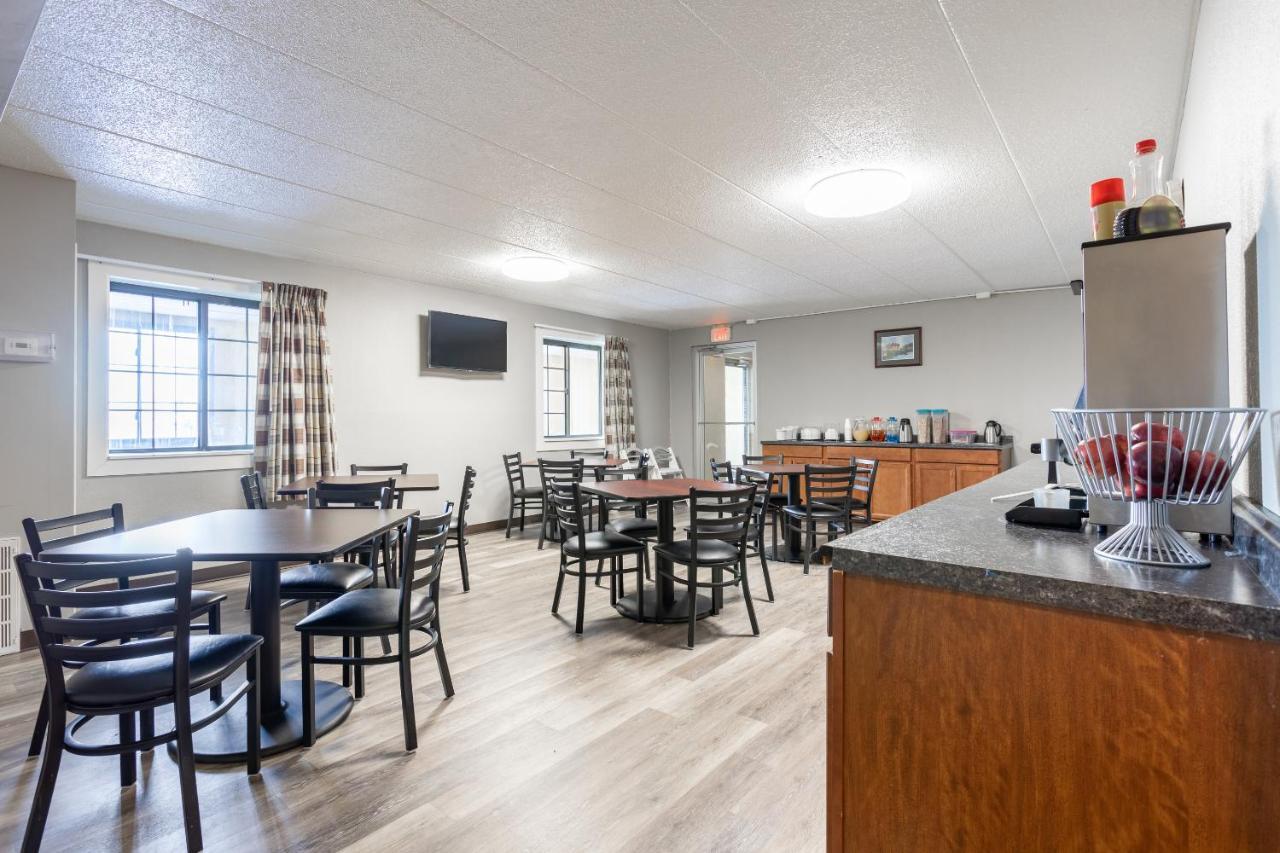 Fairbridge Inn Express Monroe City Exterior photo