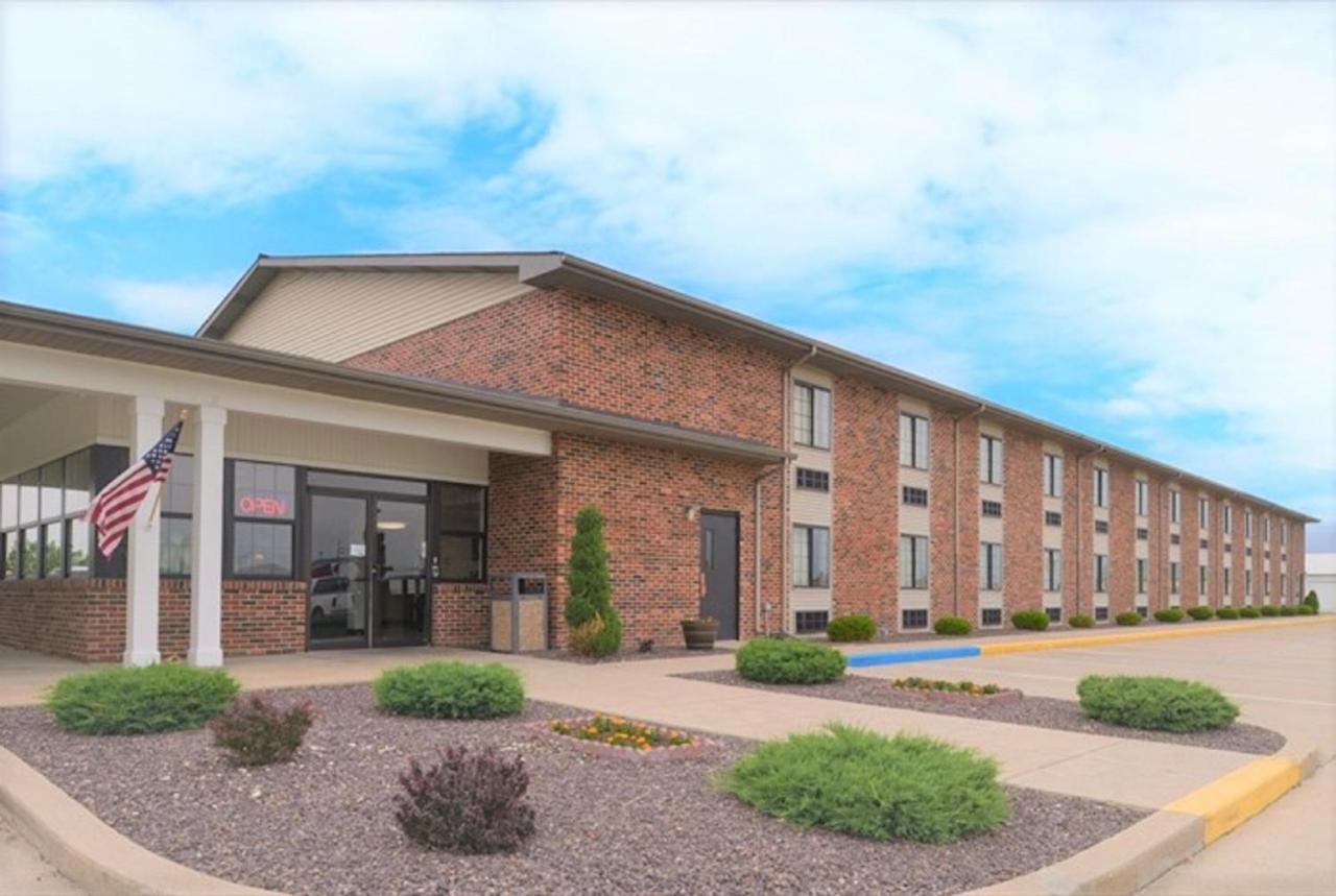 Fairbridge Inn Express Monroe City Exterior photo